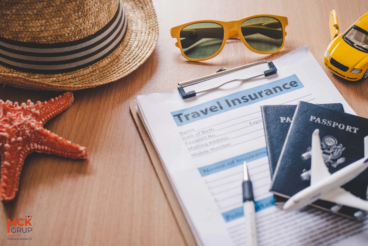 Seguro de asistencia en viajes y tarjeta sanitaria europea EHIC porque debes viajar con ambas, te lo explicamos todo en nuestro blog.